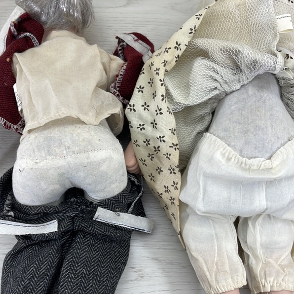 Vintage porcelain grandma and grandpa dolls - Picture 7 of 10